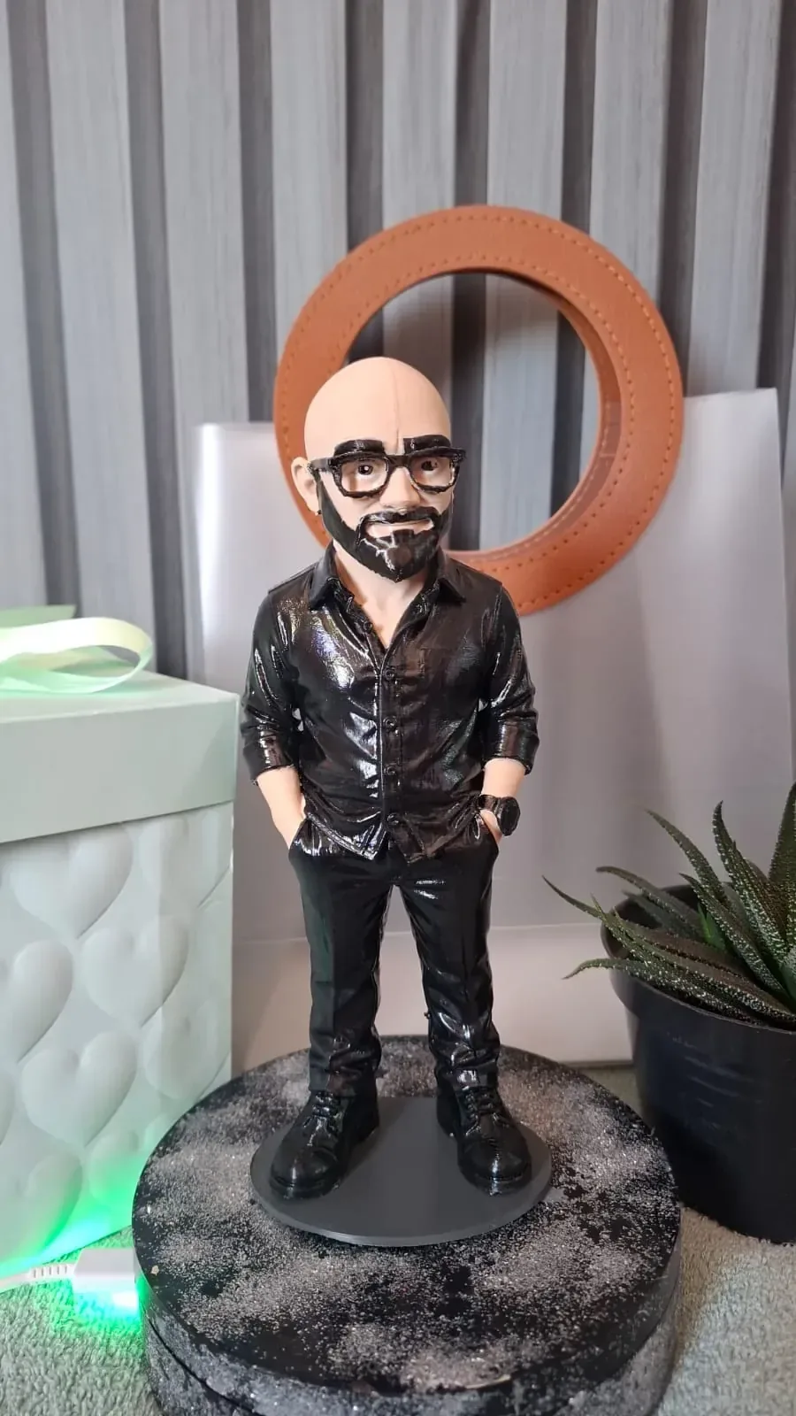 Boneco 3D personalizado de homem com roupa preta